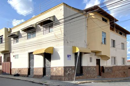 Casa à venda com 460m², 7 quartos e 3 vagas Casa à venda com 460m², 7 quartos e 3 vagasFachada