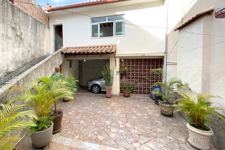 Casa à venda com 460m², 7 quartos e 3 vagas Casa à venda com 460m², 7 quartos e 3 vagasQuintal