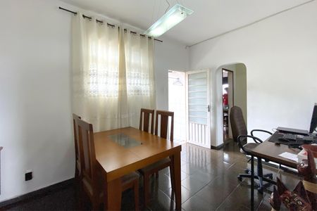 Casa à venda com 460m², 7 quartos e 3 vagas Casa à venda com 460m², 7 quartos e 3 vagasCasa 2