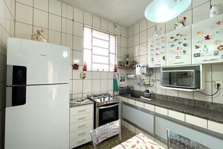 Casa à venda com 460m², 7 quartos e 3 vagas Casa à venda com 460m², 7 quartos e 3 vagasCozinha