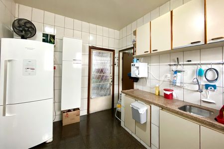 Casa à venda com 460m², 7 quartos e 3 vagas Casa à venda com 460m², 7 quartos e 3 vagasCasa 2