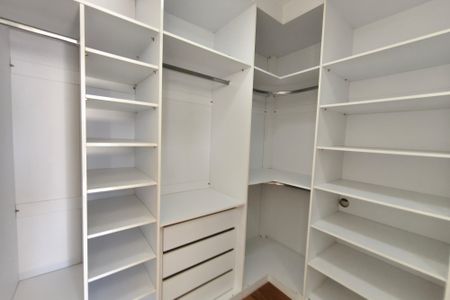 Closet  de apartamento à venda com 1 quarto, 67m² em Cambuí, Campinas