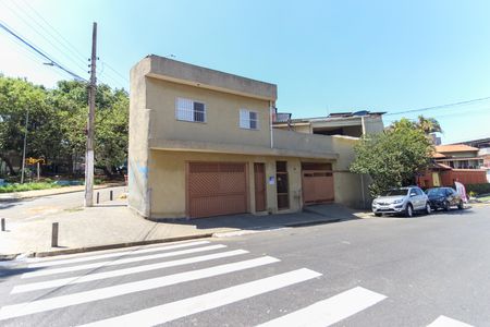 Casa à venda com 215m², 5 quartos e 3 vagasFachada 