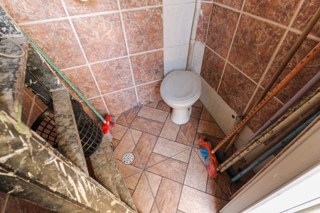 Casa à venda com 215m², 5 quartos e 3 vagasBanheiro de serviço Casa 2