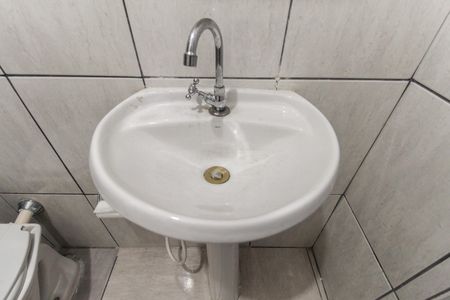 Casa à venda com 215m², 5 quartos e 3 vagasBanheiro Social Casa 1