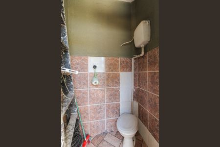 Casa à venda com 215m², 5 quartos e 3 vagasBanheiro de serviço Casa 2