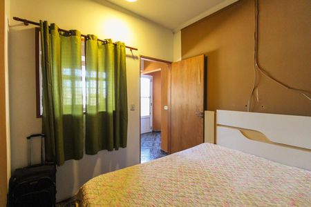 Casa à venda com 215m², 5 quartos e 3 vagasQuarto 1 Casa 2