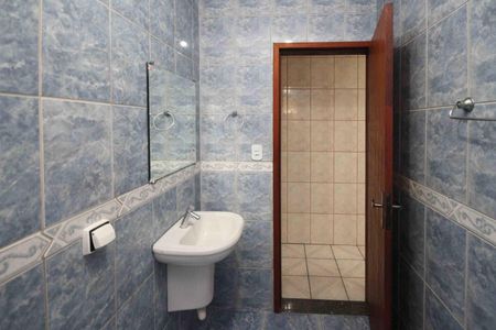 Casa para alugar com 300m², 3 quartos e 1 vaga Casa para alugar com 300m², 3 quartos e 1 vagaBanheiro Social 02