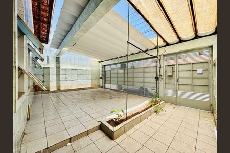 Casa à venda com 100m², 2 quartos e 2 vagas