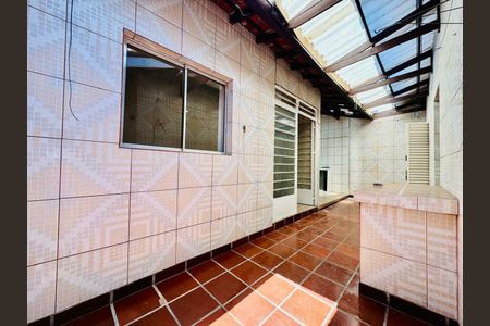 Casa à venda com 100m², 2 quartos e 2 vagas