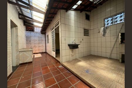 Casa à venda com 100m², 2 quartos e 2 vagas