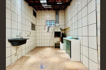 Casa à venda com 100m², 2 quartos e 2 vagas