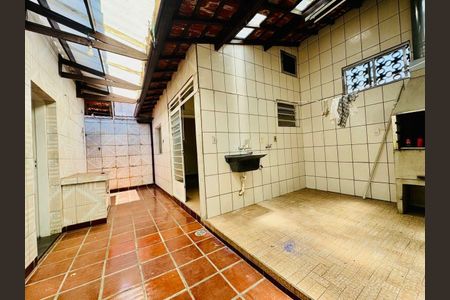 Casa à venda com 100m², 2 quartos e 2 vagas