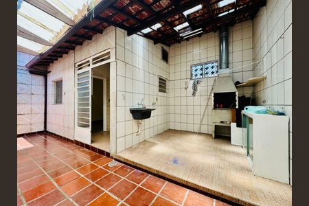 Casa à venda com 100m², 2 quartos e 2 vagas