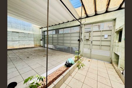 Casa à venda com 100m², 2 quartos e 2 vagas