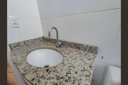 Apartamento à venda com 105m², 2 quartos e 1 vaga Apartamento à venda com 105m², 2 quartos e 1 vagaBanheiro social