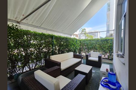 Apartamento à venda com 105m², 2 quartos e 1 vaga Apartamento à venda com 105m², 2 quartos e 1 vagaVaranda