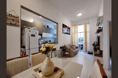 Apartamento à venda com 105m², 2 quartos e 1 vaga Apartamento à venda com 105m², 2 quartos e 1 vagaSala