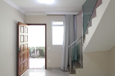 Sala de casa de condomínio à venda com 2 quartos, 77m² em Copacabana, Belo Horizonte