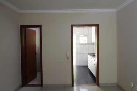 Sala de casa de condomínio à venda com 2 quartos, 77m² em Copacabana, Belo Horizonte