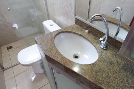 Casa de condomínio à venda com 77m², 2 quartos e 1 vagaBanheiro Social