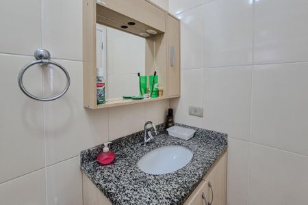 Apartamento à venda com 74m², 3 quartos e 2 vagasBanheiro da Suíte