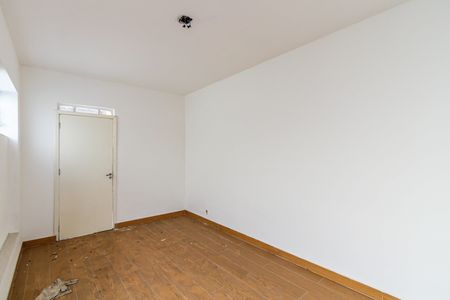 Casa à venda com 200m², 3 quartos e 9 vagasSalão