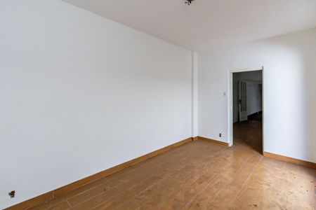 Casa à venda com 200m², 3 quartos e 9 vagasSalão