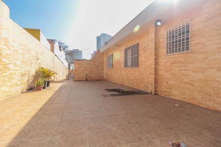 Casa à venda com 217m², 2 quartos e 8 vagas Casa à venda com 217m², 2 quartos e 8 vagasQuintal