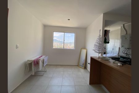 Sala de apartamento para alugar com 2 quartos, 42m² em Del Castilho, Rio de Janeiro