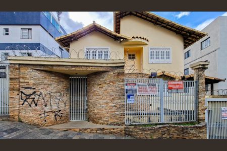 Casa à venda com 360m², 5 quartos e sem vagaFachada