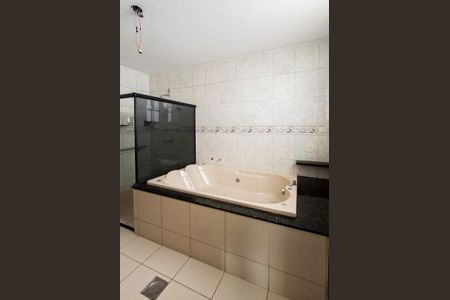 Casa à venda com 360m², 5 quartos e sem vagaBanheiro da Suíte