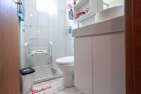 Apartamento à venda com 61m², 2 quartos e 1 vaga Apartamento à venda com 61m², 2 quartos e 1 vagaBanheiro da suíte