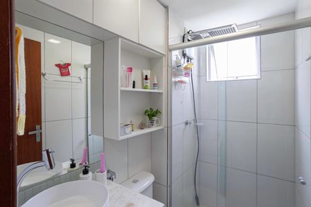 Apartamento à venda com 61m², 2 quartos e 1 vaga Apartamento à venda com 61m², 2 quartos e 1 vagaBanheiro social