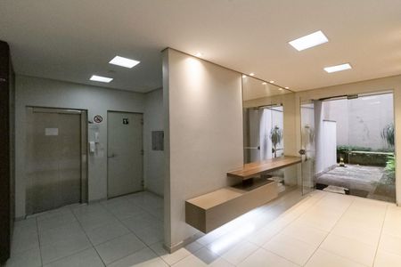 Apartamento à venda com 61m², 2 quartos e 1 vaga Apartamento à venda com 61m², 2 quartos e 1 vagaHall social