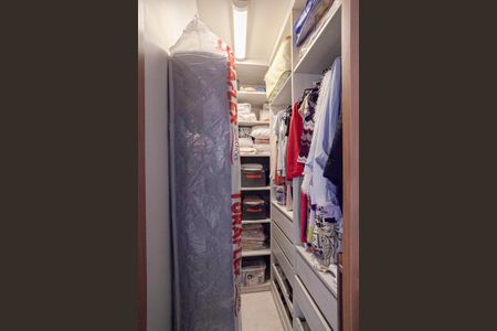 Apartamento à venda com 61m², 2 quartos e 1 vaga Apartamento à venda com 61m², 2 quartos e 1 vagaCloset da suíte