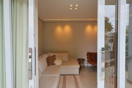 Casa à venda com 330m², 3 quartos e 1 vaga Casa à venda com 330m², 3 quartos e 1 vagaSala