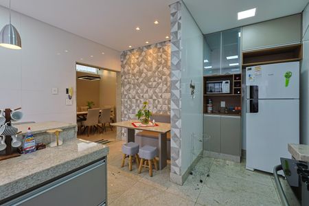 Casa à venda com 330m², 3 quartos e 1 vaga Casa à venda com 330m², 3 quartos e 1 vagaCozinha