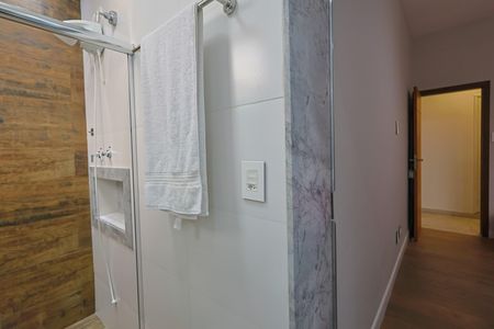 Casa à venda com 330m², 3 quartos e 1 vaga Casa à venda com 330m², 3 quartos e 1 vagaBanheiro Social