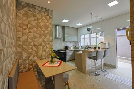 Casa à venda com 330m², 3 quartos e 1 vaga Casa à venda com 330m², 3 quartos e 1 vagaCozinha