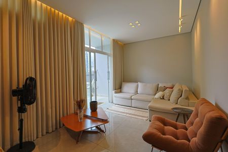 Sala de casa à venda com 3 quartos, 330m² em Nova Suíça, Belo Horizonte