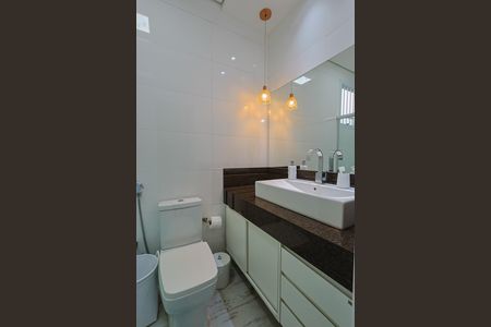 Casa à venda com 330m², 3 quartos e 1 vaga Casa à venda com 330m², 3 quartos e 1 vagaBanheiro da Suíte