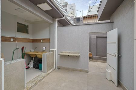 Casa à venda com 330m², 3 quartos e 1 vaga Casa à venda com 330m², 3 quartos e 1 vagaÁrea comum