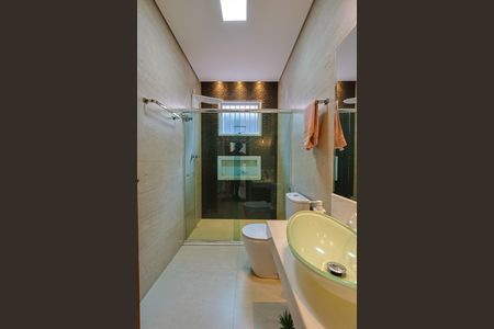 Casa à venda com 330m², 3 quartos e 1 vaga Casa à venda com 330m², 3 quartos e 1 vagaBanheiro Social