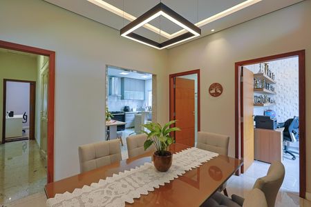 Casa à venda com 330m², 3 quartos e 1 vaga Casa à venda com 330m², 3 quartos e 1 vagaSala de Jantar