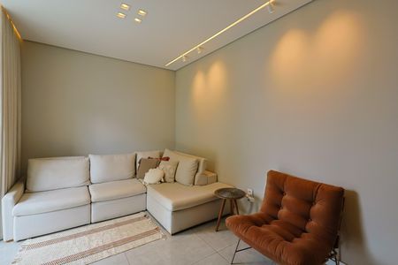 Sala de casa à venda com 3 quartos, 330m² em Nova Suíça, Belo Horizonte