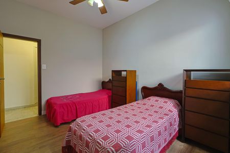 Casa à venda com 330m², 3 quartos e 1 vaga Casa à venda com 330m², 3 quartos e 1 vagaQuarto