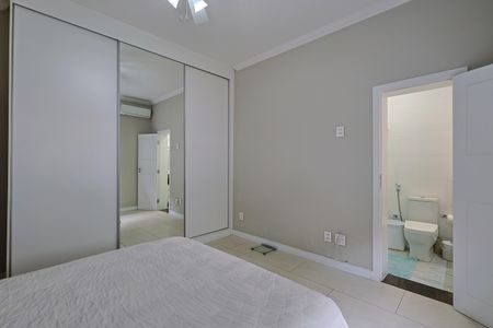 Casa à venda com 330m², 3 quartos e 1 vaga Casa à venda com 330m², 3 quartos e 1 vagaSuíte