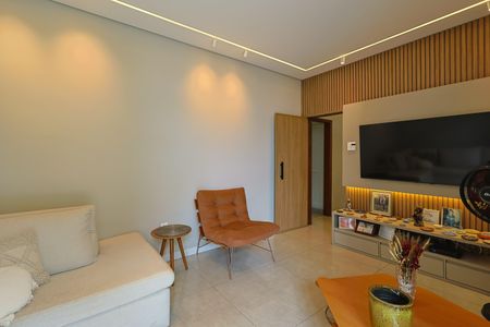 Sala de casa à venda com 3 quartos, 330m² em Nova Suíça, Belo Horizonte