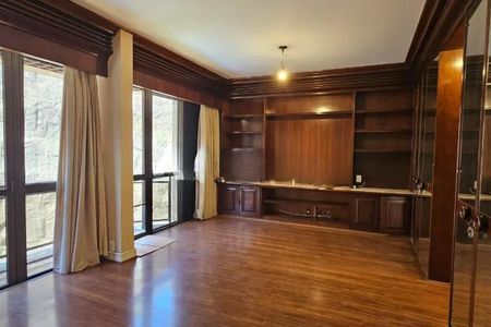 Apartamento à venda com 227m², 3 quartos e 3 vagas